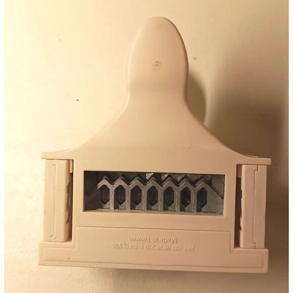 Martha Stewart Crafts Punch Border Fence Trim for Craft Paper Scrapbooking - Picture 6 of 7